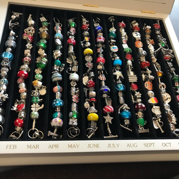 Willabee and Ward 12 Month bracelet set - Picture 1 of 3